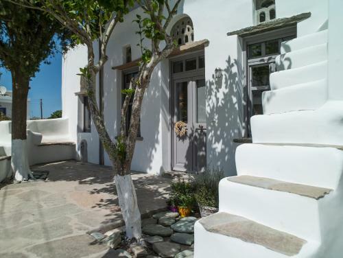 Hostal Tutti Blu Tinos Living Space