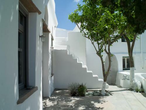 Hostal Tutti Blu Tinos Living Space