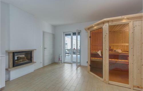 Three-bedroom Holiday Home In Marici