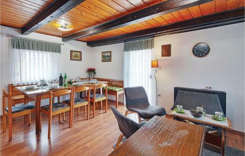 Two-bedroom Holiday Home In Kumrovec