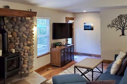 Homewood Cabin Among The Pines
