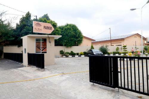 Hostal Reddoorz Plus Near Universitas Sumatera Utara