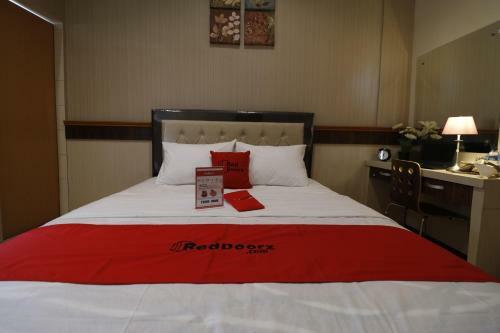 Hostal Reddoorz Plus Near Universitas Sumatera Utara