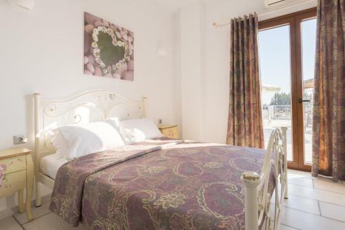 Ariadne Apartment In Plaka Beach