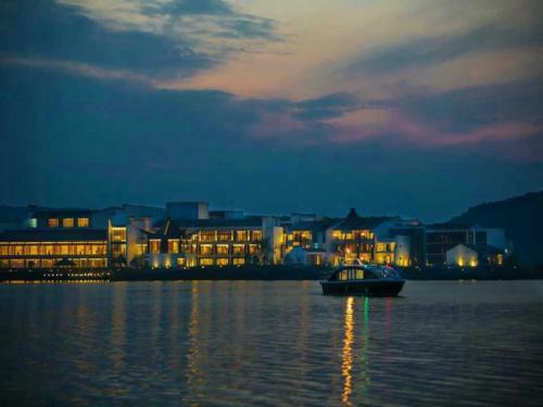 Hotel Jinling Resort Tianquan Lake