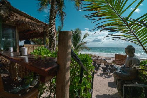 Hotel Om Tulum Caba�as And Beach Club