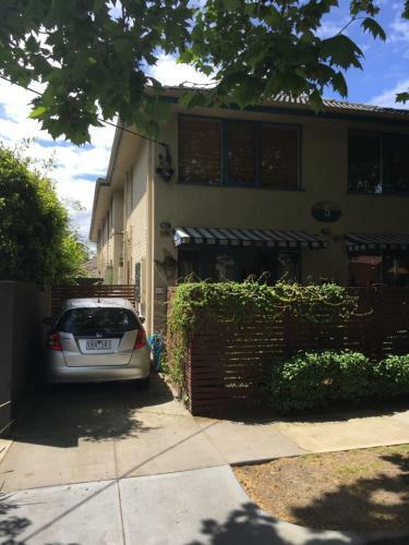 Elwood Holiday Apartment