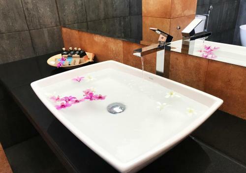 Hotel Blue Whale Resort & Kite Surfing