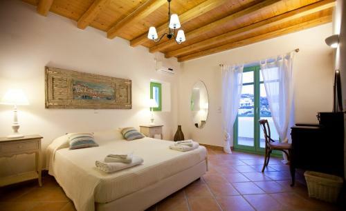 Naoussa Bay Villas