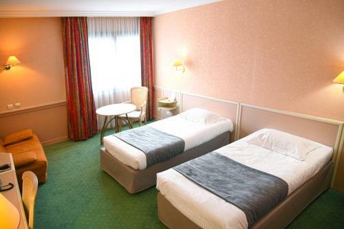 Hotel Lyon Est Logis De France