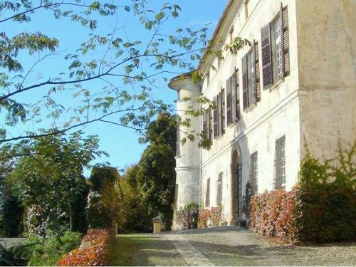 Luxurious Apartment With Garden In Rocca Grimalda
