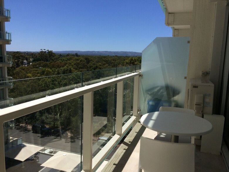 Aparthotel Luxurious Apartments Near City