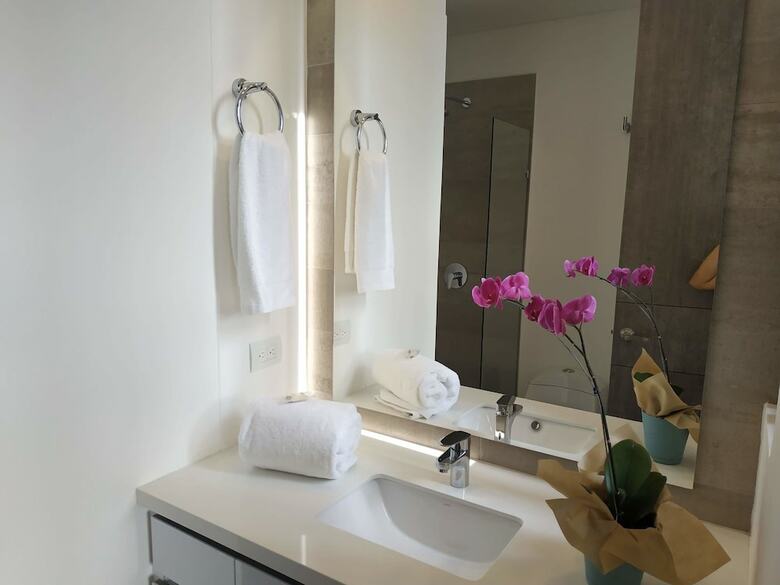 Hotel Class Suites By Colclick