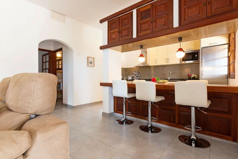 Casa de Vacaciones Con Piscina Compartida En Mog�n IV