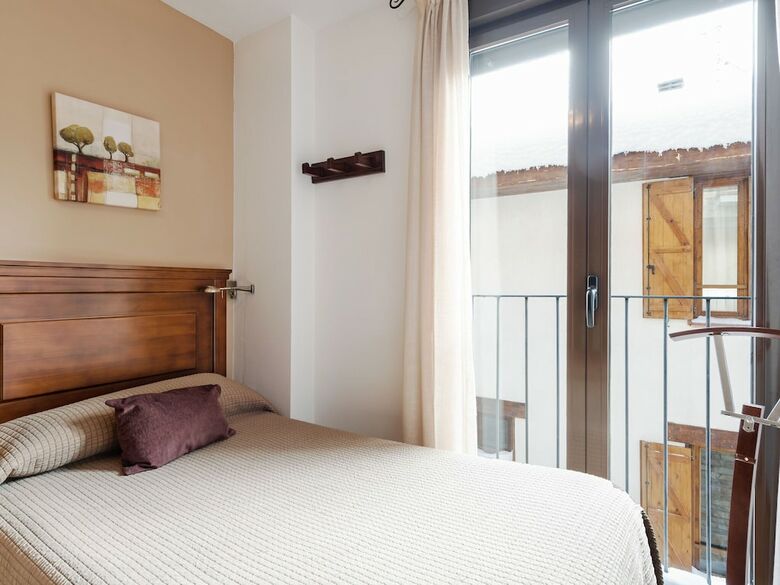 Pleasant Apartment In Gudar With Heating