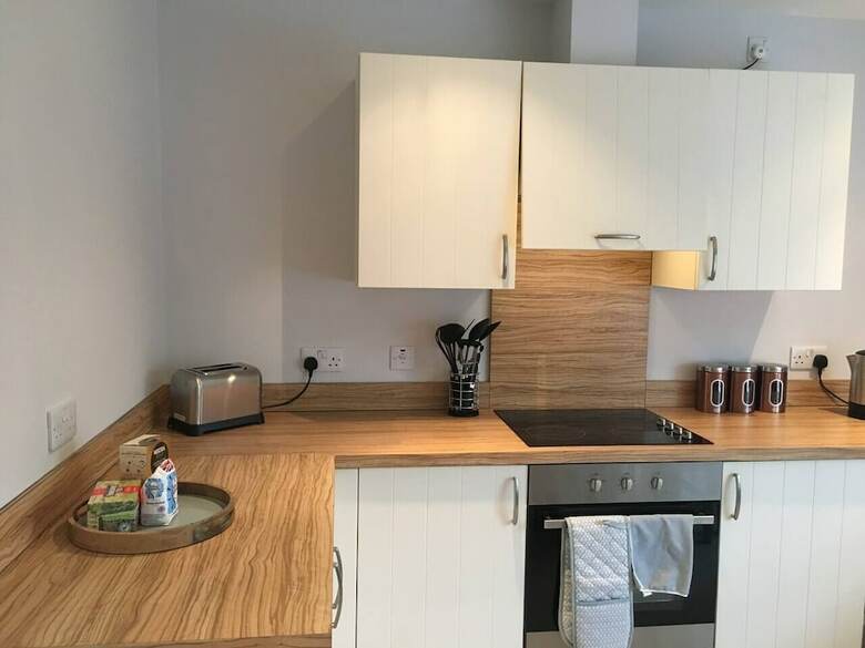 Pretty Properties - 30 Chaldron Court