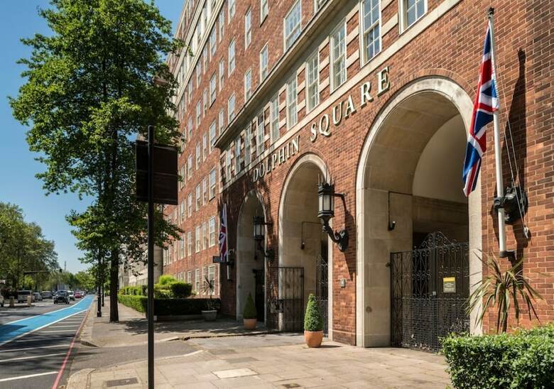 Aparthotel Dolphin House Serviced Apartments