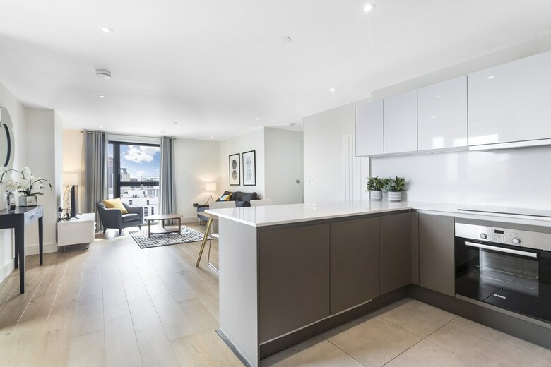 Lush Apartment - London Designer Outlet