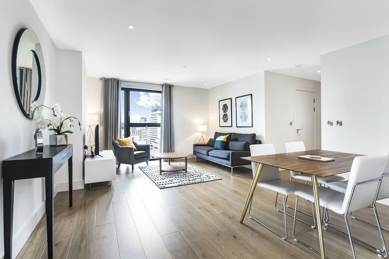 Lush Apartment - London Designer Outlet