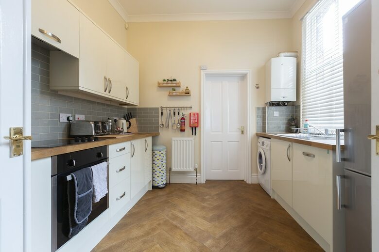 Apartment 32