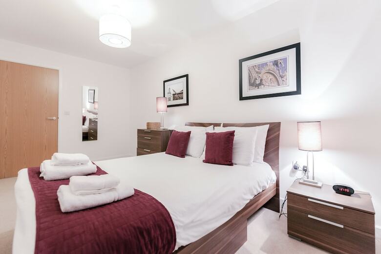 Roomspace Apartments -the Hurley