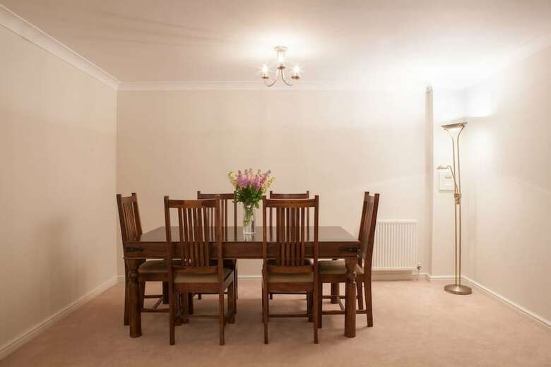 Apartment Next To Victoria Station