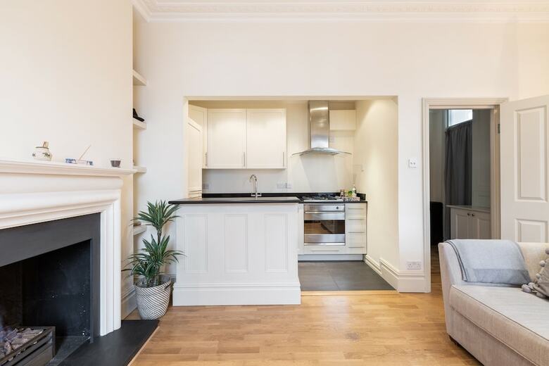 Lamont Street Apartment