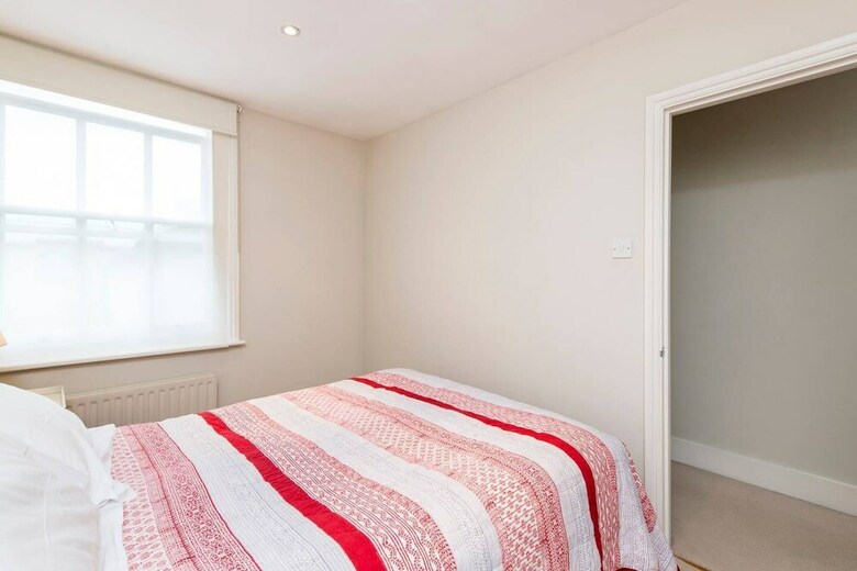 Delightful 2 Bed House In Stylish Fulham