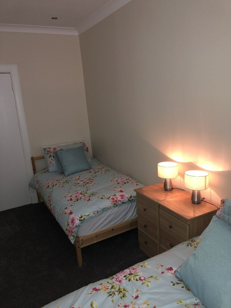 Ground Floor Apartment Near Gla Airport