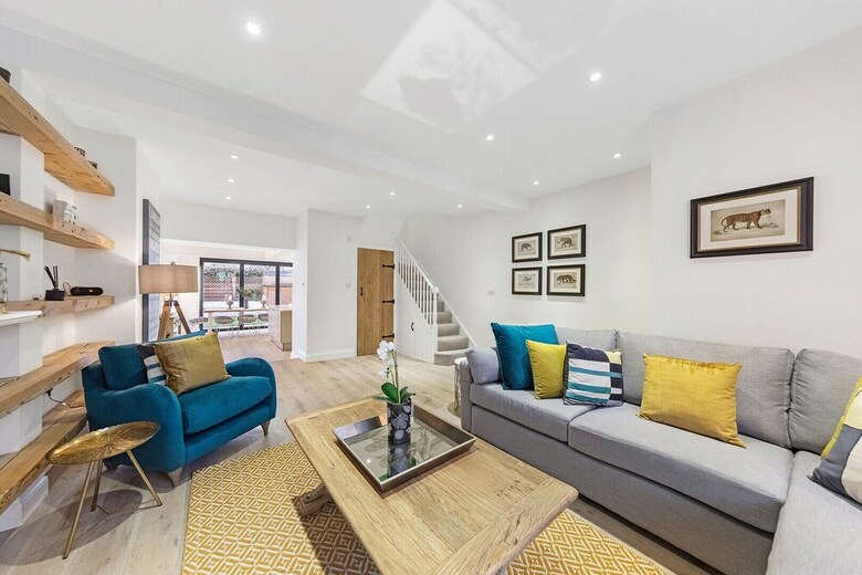 Relaxing On Alma Road