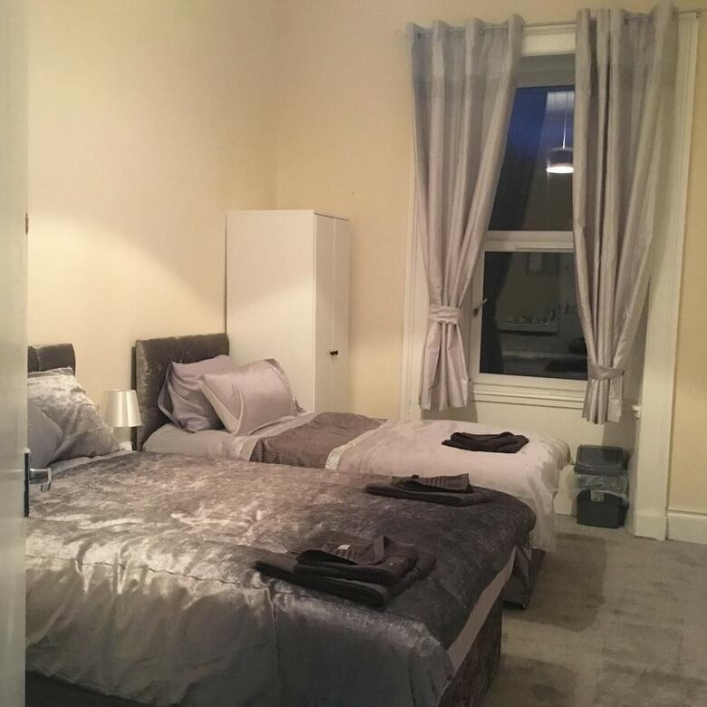 Paisley Central Luxury Rooms & Apartment