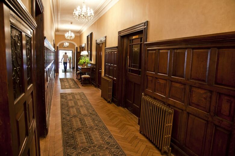 Rowton Hall Hotel And Spa