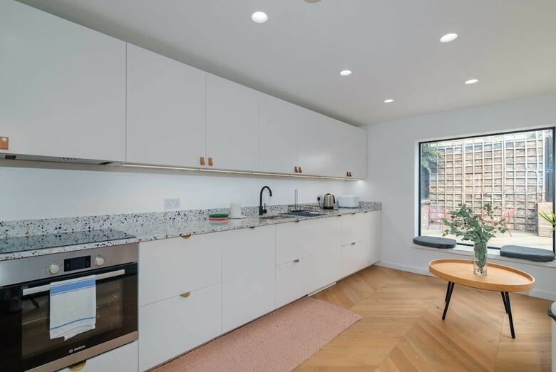 Charming 3br Home In East London W/terrace