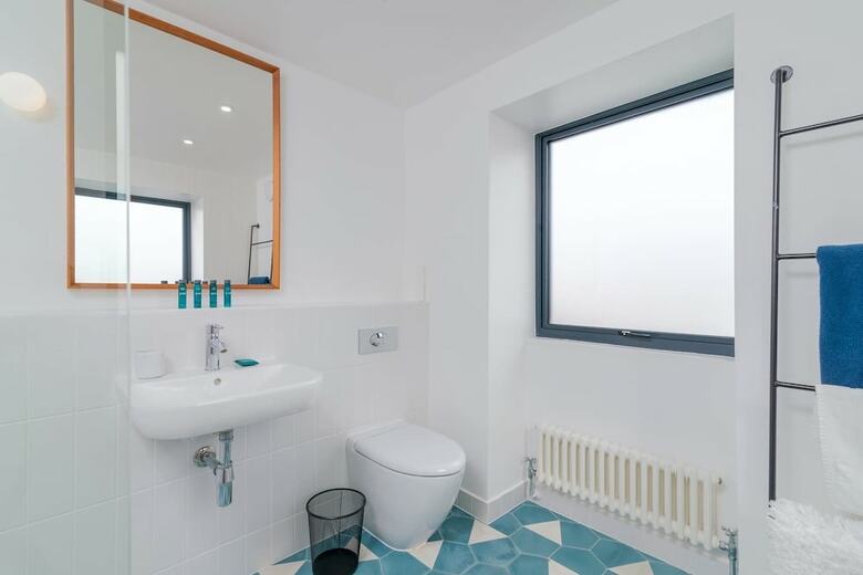 Charming 3br Home In East London W/terrace