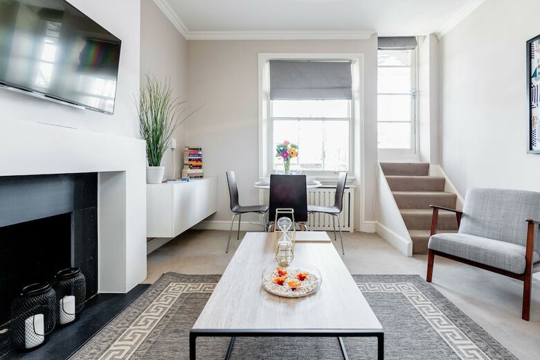 Kensington Apartment With Terrace