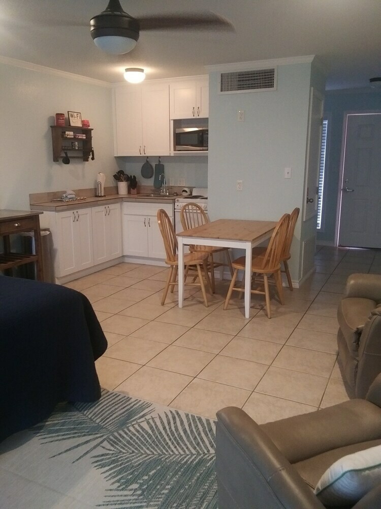 Aparthotel Executive Keys Condominiums On The Beach