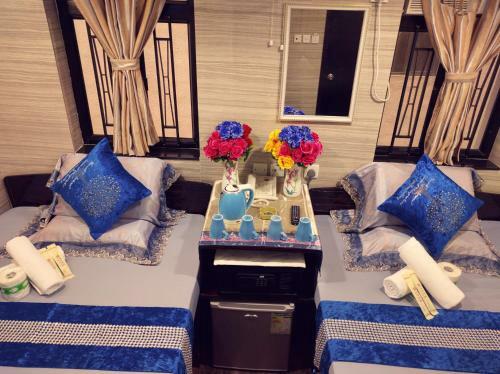 Hostal Day And Night Hotel