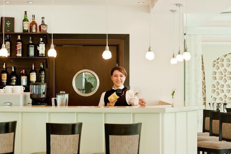 Earth & People Hotel & Spa