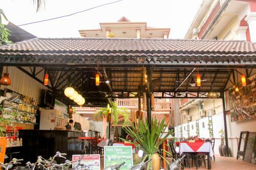Hostal Tropical Breeze Guesthouse