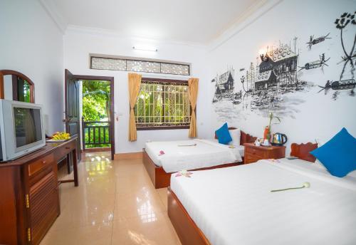 Hostal Golden Village Guesthouse