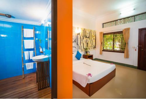 Hostal Golden Village Guesthouse