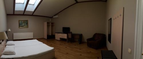 Deluxe Hostel Under The Roof