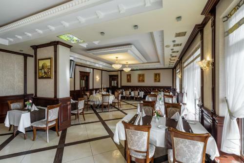 Status Hotel