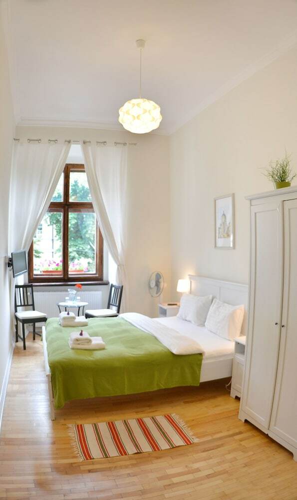 Hotel On The Square Guesthouse