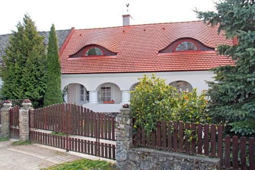 Apartamento S�r�nyes Udvarh�z