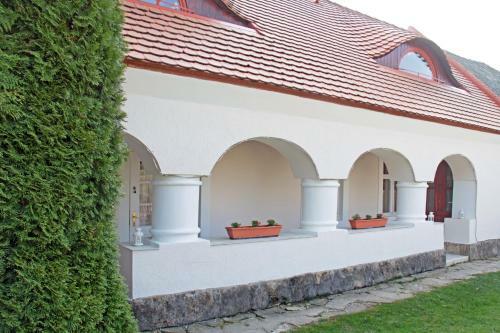 Apartamento S�r�nyes Udvarh�z