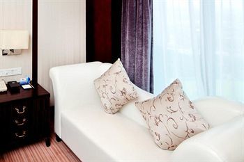 White Horse Lake Jianguo Hotel