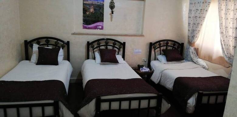 Caravan Hotel