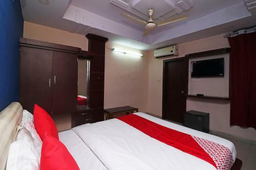 Oyo 28769 The Landmark Hotel