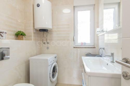 Sea View Apartments Dammi